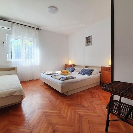 Rooms Zeljka 2 Crikvenica Bagian luar foto