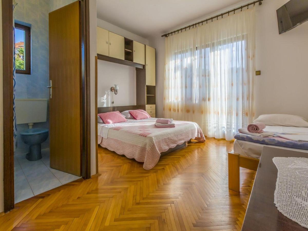 Rooms Zeljka 2 Crikvenica Bagian luar foto