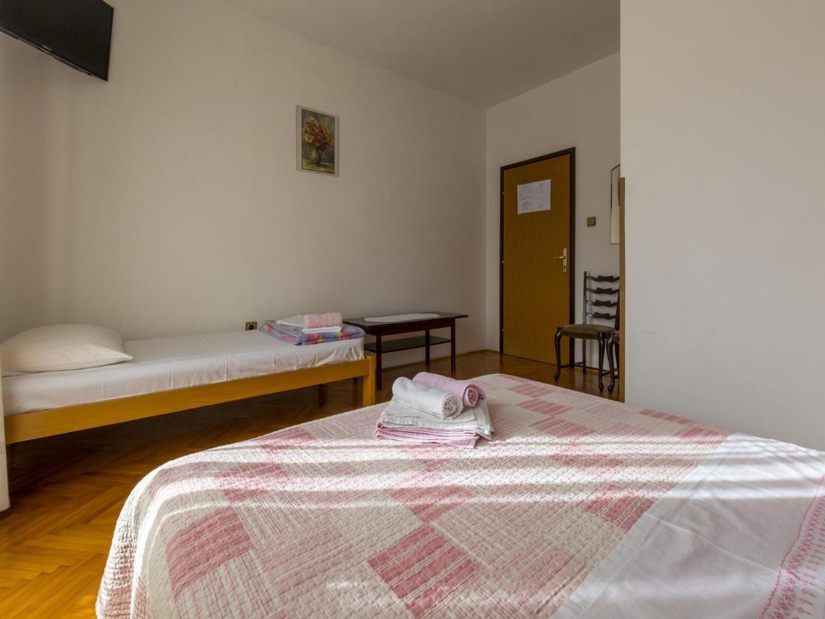Rooms Zeljka 2 Crikvenica Bagian luar foto